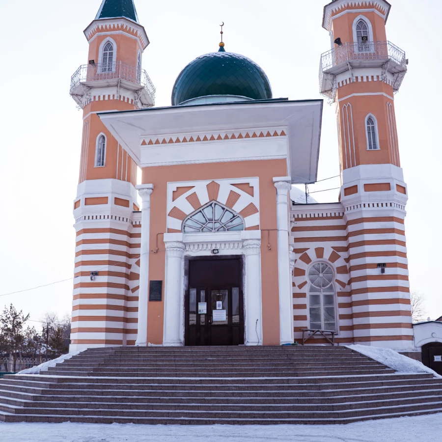 Екі мұнаралы мешіт. Сәулетшілері: А. Болотов, инженер-поручик Манашев. 1856–1862 жылдар.