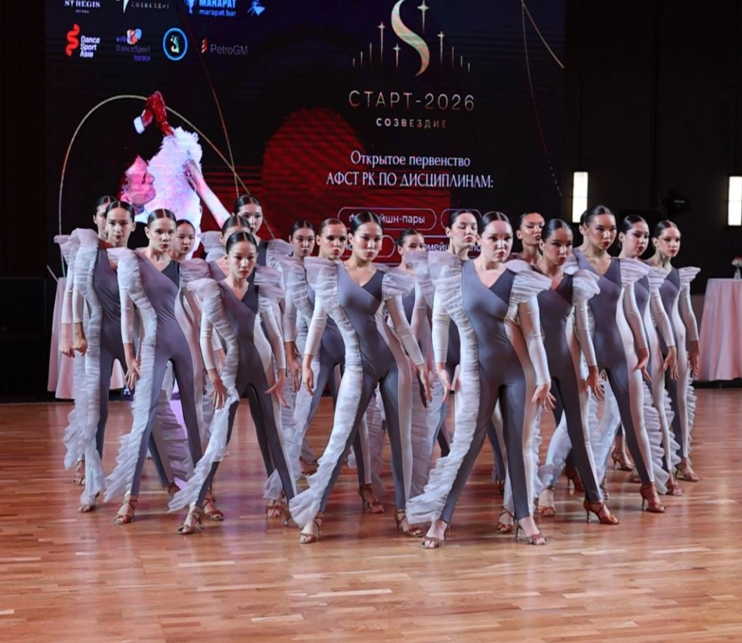 «Романтиктер» бал биінің үлгілі ансамблі