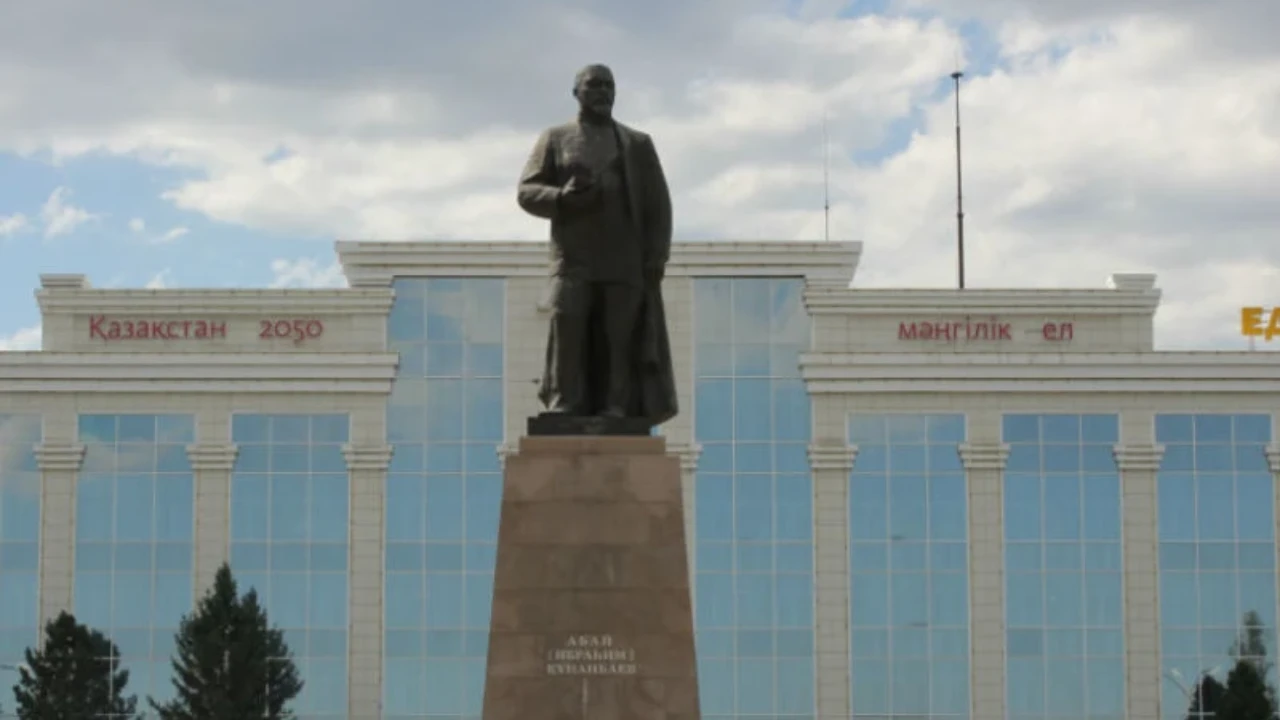 Абай облысының қылқалам шеберлері ортақ көрмеде бас қосты